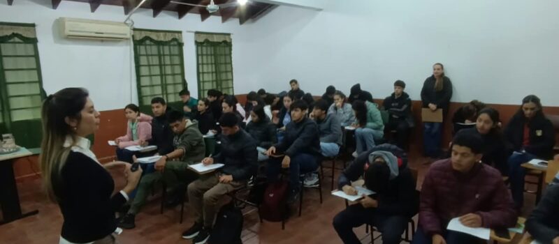 CAFYF capacita a estudiantes de Itapúa sobre la gestión responsable de envases vacíos